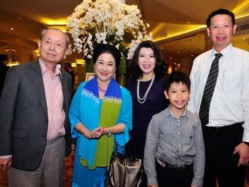 วาริน-ผาณิต พูนศิริวงศ์ กับครอบครัว พราวพร- พ.ต.อ.พิมล บำรุง