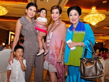 เพชรพริ้ง สารสิน,ผาณิต พูนศิริวงศ์ กับ บี-ปิติภัทร จิตณาธรรม สารสิน และลูกๆ