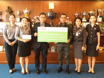 ช่วยสังคม : ภัทรดนัย อินทรพงษ์นุวัฒน์ ผู้อำนวยการสื่อสารองค์กร บริษัท ปูนซีเมนต์นครหลวง จำกัด (มหาชน) มอบเงินจำนวน 8 ล้านบาท ให้ พล.ต.ท.ดร ปิ่นเฉลียว ผู้บัญชาการตำรวจตระเวนชายแดน เพื่อนำไปสร้างโรงเรียนตำรวจตระเวนชายแดนแห่งใหม่ตามโครงการ “โรงเรียนสีเขียวแบบบูรณาการ” ที่บ้านห้วยน้ำกืน ต.วาวี อ.แม่สรวย จ.เชียงราย