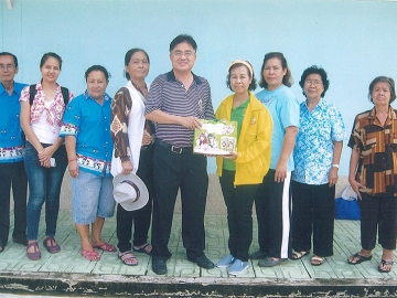 สนับสนุน : จักรพันธ์ วรอาคาร เลขานุการเสริมความงามแห่งประเทศไทยมอบผลิตภัณฑ์ จัสท์ โมเดอร์น จำนวน 50 ชุด ให้กับสภาวัฒนธรรมเขตบางขุนเทียน เพื่อสนับสนุนการแห่เทียนเข้าพรรษา ณ ที่ทำการสภาวัฒนธรรมเขตบางขุนเทียน ถนนพระราม 2