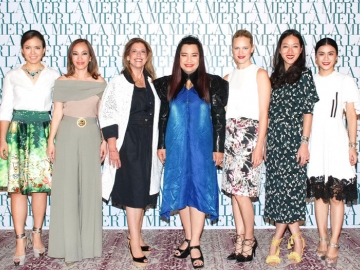 เปิดตัว : อัมพรพิมพ์ วัชราภัย และ เยาวอนงค์ ชนะวงศ์ แห่งลาแมร์จัดงานเปิดตัวสองผลิตภัณฑ์ใหม่ ครีมบำรุงผิวหน้าเพื่อความชุ่มชื่นล้ำลึก และ เครื่องสำอางพร้อมบำรุงผิว โดยมี ลอเร็ตต้า มิราเลีย, เคลีน แม็กอดัมส์, ยุพาพักตร์ วัชราภัย, ธีรวัลคุ์ เตชะอุบล และ พิมดาว พานิชสมัย มาร่วมงานด้วยที่ห้องชฎา บอลรูม โรงแรมสยามเคมปินสกี้