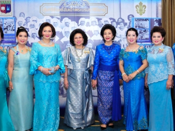 รศ.ดร.วีณา เชิดบุญญชาติ,คุณหญิงปัทมา ลีสวัสดิ์ตระกูล ประธานร่วมจัดงาน, ดร.อรนุช แสงสุริยจันทร์, ทัศนีย์ ศัลย์วิวรรธน์, คุณหญิงผะอบทิพย์ ศาตะมาน, ปิยพัชร์ ไพบูลย์ศิริ, สุฑาทิพย์ วาทีทิพย์, พวงเพชร อภิธนากุล, อรุโณชา ภาณุพันธุ์