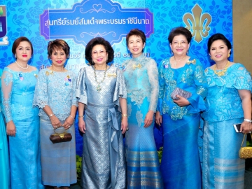 รศ.ดร.วีณา เชิดบุญญชาติ นายกสหสมาคมเซนต์ปอลเดอชาร์ตร พร้อมด้วย ธาริกา มงคลสุข นายกสมาคมศิษย์เก่าเซนต์โยเซฟ ระยอง, พ.อ.(ญ) อัญพร หิญชีระนันทน์ นายกสมาคมศิษย์เซนต์ฟรังซีสซาเวียร์ฯ, ดรุณี อิทธิพุฒิ นายกสมาคมศิษย์อัสสัมชัญคอนแวนต์,อัญชลี ชวนิชย์ นายกสมาคมศิษย์เซนต์โยเซฟฯ และ ศันสนีย์ พานารถ นายกสมาคมศิษย์ซางตาครู้สคอนแวนท์