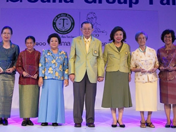 ครูคุณธรรม สตรีไทย 10 คน ที่มีคุณสมบัติตามพระราชเสาวนีย์ ของสมเด็จพระนางเจ้าฯ พระบรมราชินีนาถ ที่ให้สตรีไทย ต้องมีความเป็นแม่ แม่บ้าน รักษาเอกลักษณ์ และใฝ่เรียนรู้ มีคุณธรรม