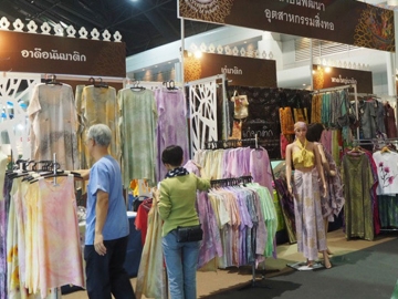 บรรยากาศส่วนหนึ่งของบูธต่างๆ และกิจกรรมภายในงานพล.อ.ประยุทธ์