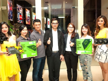 สินค้าใหม่ : เวียนนา หนุนภักดี รองกรรมการผู้จัดการบริษัท เดวาส์ เนเชอรัล 
จำกัด และ อเล็กซ์ ยัง ผู้จัดการฝ่ายขายภาคพื้นเอเชีย บริษัท ZOTAC เดวาส์ เนเชอรัล ผู้นำเข้าและจัดจำหน่ายสินค้าไอทีชั้นนำ ร่วมกับ ZOTAC ร่วมกัน
จัดงาน “ZOTAC Media Gathering Party” เปิดตัวสินค้าใหม่ ในกลุ่ม ZBOX 
ตอบทุกโจทย์สำหรับอุปกรณ์มัลติมีเดีย