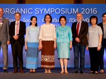 สังคมอินทรีย์ ชีวิตดีที่ยั่งยืน อรุษนวราช กก.ผจก.สามพราน ริเวอร์ไซด์ และเลขานุการมูลนิธิสังคมสุขใจบรรยาย “Organic Society” ร่วมกับวิทยากรเกษตรอินทรีย์นานาชาติ ในงาน ORGANIC SYMPOSIUM 2016 โดยมี ชุติมา บุณยประภัศร ปลัดกระทรวงพาณิชย์ เปิดงาน ที่ศูนย์การประชุมแห่งชาติสิริกิติ์