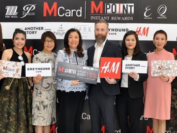 ประโยชน์มากมาย     วรลักษณ์ ตุลาภรณ์ เปิดแคมเปญ “M Point Instant Rewards” เพื่อสมาชิก M Card ลดเพิ่มและรับคะแนนสะสม ที่ร้าน H&M, Another Story, Greyhound Café, Another Hound Café และ D’ARK เดอะมอลล์สาขาบางกะปิ, บางแค, ดิเอ็มดิสทริค, พารากอน ตั้งแต่วันนี้ ถึง 31 ธ.ค.2559