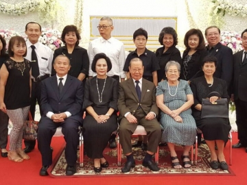 สู่ทางสงบ : พล.ต.อ.บุญชัย ชื่นสุชน-อัจฉรา ชุณหนิรันดร์ฤทธิ์, มาลินี สุขมงคล เป็นเจ้าภาพในพิธีสวดอภิธรรม อาจารย์ยุพา นพวิชัย เจ้าของโรงเรียนเสริมสวยเกศสยาม โดยมี ศิริพร-ศิรินันท์ จึงสง่า, โยธิน เบญจมาศ และ พิมลรัตน์ 
เสงี่ยมพันธุ์ พร้อมด้วย ประเวศ นพวิชัย และครอบครัวร่วมพิธี ณ ศาลา 4 วัดธาตุทอง