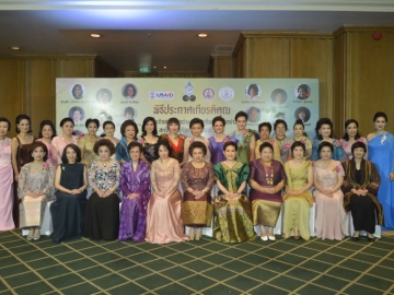 ประกาศเกียรติคุณ : ดร.อรรชกา สีบุญเรือง, คุณหญิงณัฐิกา วัธนเวคิน อังอุบลกุล ร่วมเป็นประธานในพิธีประกาศเกียรติคุณนักธุรกิจสตรีตัวอย่าง, นักวิชาชีพสตรีตัวอย่าง และสตรีผู้นำธุรกิจอนุรักษ์โลกตัวอย่าง ประจำปี 2559 
จัดโดยสหพันธ์สมาคมสตรีนักธุรกิจและวิชาชีพแห่งประเทศไทยในพระบรมราชินูปถัมภ์ ร่วมกับ กระทรวงการพัฒนาสังคมและความมั่นคงของมนุษย์, กระทรวงอุตสาหกรรม และ USAID โดยมี อนุสรี ทับสุวรรณ ร่วมงาน ณ โรงแรมแกรนด์ ไฮแอทเอราวัณ กรุงเทพฯ