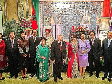 วันชาติโมร็อกโก : H.E.Mr.Abdelilah El Housni เอกอัครราชทูตโมร็อกโกประจำราชอาณาจักรไทย จัดงานเลี้ยงเฉลิมฉลองในโอกาสครบรอบ 17 ปี วันชาติโมร็อกโก โดยมี ม.ร.ว.เทพกมล เทวกุล องคมนตรี และ กอบกาญจน์ วัฒนวรางกูร รมว.การท่องเที่ยวและกีฬา มาร่วม ท่ามกลางทูตานุทูต ณ โรงแรม Swissotel Nai Lert Park