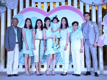 ของขวัญวันแม่ : ชนิตา ไพศาลวณิชกุล ผู้อำนวยการศูนย์การค้าเทอร์มินอล 21 จัดงานเปิดตัว “To Mom With LOVE 2016” เทศกาลสินค้าเพื่อเป็นของขวัญของกำนัลสำหรับคุณแม่ โดยมี หม่อมราชวงศ์โอภาศ กาญจนะวิชัย, วรรณวิไล วรวิกโฆษิต, แวนดา-พาขวัญ สหวงษ์ ร่วมงาน ณ ชั้น G ศูนย์การค้าเทอร์มินอล 21