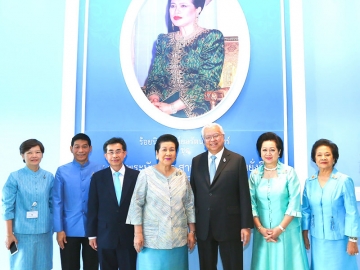 แม่ของแผ่นดิน : ท่านผู้หญิงจรุงจิตต์ ทีขะระ เปิดงานนิทรรศการหมุนเวียน ร้อยนิทรรศน์ ยลรัตนโกสินทร์ ชุด “๗ รอบพระนักษัตร สานรักแห่งความยั่งยืน” โดยมี ดร.จิรายุ อิศรางกูร ณ อยุธยา, ท่านผู้หญิงภรณี มหานนท์ และ ท่านผู้หญิงรวิจิตร์ สุวรรณบุบผา ร่วมพิธี ณ อาคารนิทรรศน์รัตนโกสินทร์ ถนนราชดำเนิน