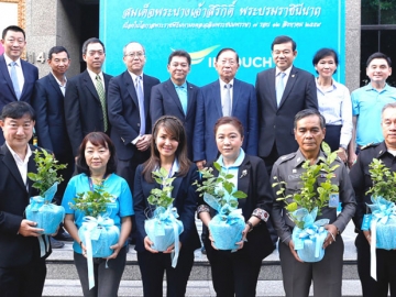 กลุ่มอินทัช : ดร.วิรัช อภิเมธีธำรง ปธ.คณะ กก.และ ฟิลิป เชียง ชอง แทน ปธ.จนท.บห.บมจ.อินทัช โฮลดิ้งส์ พร้อมผู้บริหารบริษัทในเครือ ได้แก่ เอไอเอส และไทยคม ร่วมกับหน่วยงานทุกภาคส่วน ร่วมงานเฉลิมพระชนมพรรษา 7 รอบ สมเด็จพระนางเจ้าฯ พระบรมราชินีนาถ ที่ อาคารเอไอเอส 1 ถนนพหลโยธิน ซอย 8