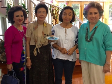 อุไร คุณานันทกุล, พรทิพย์ เชาวนปรีชา, ประทุม รัตนาวะดี
และ ภควดี สุขุม