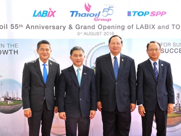 ผู้บริหาร บมจ.ไทยออยล์ คุรุจิต นาครทรรพ, พล.อ.อ.สุทธิพงษ์ อินทรียงค์, อธิคม เติบศิริ และ ทศพร ศิริสัมพันธ์
