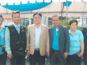 ถวายเป็นพระราชกุศล : จักรพันธ์ วรอาคาร เลขานุการเสริมความงามแห่งประเทศไทย พร้อมคณะกรรมการ และช่างผมมืออาชีพให้บริการตัดผมฟรี เพื่อถวายเป็นพระราชกุศลในงานมหามงคลเฉลิมพระชนมพรรษา 12 สิงหามหาราชินี ที่บริเวณท้องสนามหลวง
