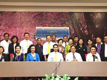 คณะประนีประนอม : ชาตรี เหลืองเรือง ผู้พิพากษาหัวหน้าคณะในศาลจังหวัดสมุทรปราการ เป็นประธานในการประชุมสัญจรคณะผู้ประนีประนอมศาลจังหวัดสมุทรปราการ โดยมี สุขุม นามวิเศษ ผู้พิพากษาหัวหน้าศาลจังหวัดสมุทรปราการ มาร่วมงาน พร้อมด้วยผู้ประนีประนอม อาทิ อุไร คุณานันทกุล, ผาณิต พูนศิริวงศ์, สุมิตร เพชราภิรัชต์, อริยาภรณ์ สกุลชัยวรนันท์, สนิท เปี่ยมสวัสดิ์, เพ็ญศรี สุขเจริญผล และ วิทูร รัตนเมธานนท์ ที่อาคารสุขอนันต์ หมู่บ้านศรีเจริญวิลล่า เทพารักษ์