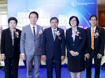 เครือข่าย : นพ.บุญชัย สมบูรณ์สุข เลขาธิการคณะกรรมการอาหารและยา เปิดการประชุมเชิงปฏิบัติการ “ครูแกนนำ อย.น้อย ระดับประเทศ ครั้งที่ 2” และพิธีมอบโล่ “อย.น้อย Community Network Award” โดยมี ภก.วีระชัย นลวชัย ผอ.กองพัฒนาศักยภาพผู้บริโภค ร่วมประชุม ที่โรงแรมมิราเคิล แกรนด์ คอนเวนชั่น