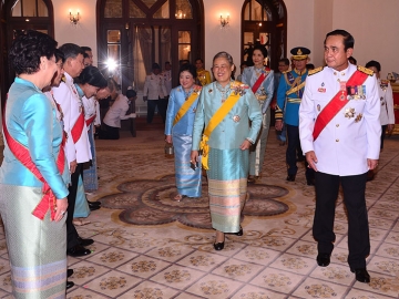 สมเด็จพระเทพรัตนราชสุดาฯ สยามบรมราชกุมารี เสด็จฯ แทนพระองค์ไปในงานสโมสรสันนิบาตเฉลิมพระเกียรติสมเด็จพระนางเจ้าฯ พระบรมราชินีนาถ เนื่องในโอกาสพระราชพิธี มหามงคลเฉลิมพระชนมพรรษา 7 รอบ 12 สิงหาคม ในการนี้ พระเจ้าวรวงศ์เธอ พระองค์เจ้าโสมสวลี พระวรราชาทินัดดามาตุ โดยเสด็จในการนี้ด้วย