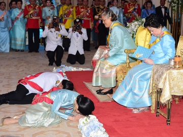 สมเด็จพระเทพรัตนราชสุดาฯ สยามบรมราชกุมารี เสด็จฯ แทนพระองค์ไปในงานสโมสรสันนิบาตเฉลิมพระเกียรติสมเด็จพระนางเจ้าฯ พระบรมราชินีนาถ เนื่องในโอกาสพระราชพิธี มหามงคลเฉลิมพระชนมพรรษา 7 รอบ 12 สิงหาคม ในการนี้ พระเจ้าวรวงศ์เธอ พระองค์เจ้าโสมสวลี พระวรราชาทินัดดามาตุ โดยเสด็จในการนี้ด้วย