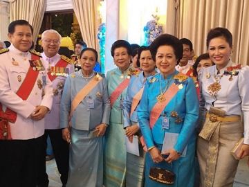 รองนายกฯ พล.อ.ธนะศักดิ์-เพ็ญลักษณ์ ปฏิมาประกร,ดร.จิรายุ-ท่านผู้หญิงอรนุชอิศรางกูรฯ, ท่านผู้หญิงจรุงจิตต์ ทีขะระ,ท่านผู้หญิงสุภรภ์เพ็ญ หลวงเทพนิมิต,ดร.ท่านผู้หญิงภรณี มหานนท์, รัตนประภา ดิศวัฒน์,พิริยะ เข็มพล