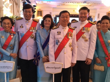 ประธาน สนช. ศ.พิเศษ พรเพชร-อารยา วิชิตชลชัย,รองประธาน สนช. คนที่ 1 สุรชัย-อรนันท์ เลี้ยงบุญเลิศชัย และ รองประธาน สนช. คนที่ 2 พีระศักดิ์-พิณทอง พอจิต