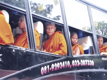 สามเณรเดินทางไปจำวัด ณ พุทธสถานตุลาการเฉลิมพระเกียรติฯ คลองโยง จ.นครปฐม โดย ดร.ศุลีมาศ สุทธิสัมพัทน์ เป็นประธานโครงการจัดสร้าง เพื่อใช้เป็นสถานที่อบรม คุณธรรมจริยธรรม