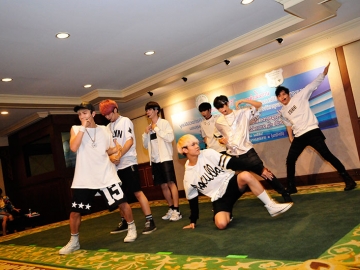 วงทรีวันซิกส์ โชว์สเต็ปสุดมันเรียกเสียงกรี๊ดจากน้องๆ ได้ไม่เบา