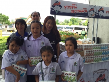 บริษัท อุตสาหกรรมนมไทย จำกัด มอบนมยูเอชที มะลิ