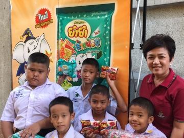 บริษัท อายิโนะโมะโต๊ะ จำกัด มอบบะหมี่กึ่งสำเร็จรูปยำยำ