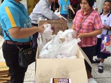 แมคนักเก็ต ร้อนๆ จากแมคโดนัลด์ โดย บริษัท แมคไทยจำกัด