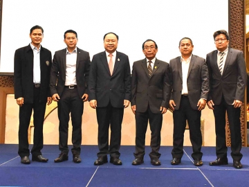 สัมมนา : วิษณุ เจริญศิลป์ รองผู้ว่าการด้านสินค้าและธุรกิจท่องเที่ยว การท่องเที่ยวแห่งประเทศไทย จัดสัมมนา “ฮาลาลเพื่อการท่องเที่ยว” เพื่อยกระดับและสร้างมูลค่าเพิมให้กับธุรกิจท่องเที่ยวฮาลาล โดยมีผู้เชี่ยวชาญเข้าร่วมเสวนา อาทิ เกษม มูลทรัพย์ รองประธานกรรมการบริหาร โรงแรมอัล มีรอซ, ดร.ปกรณ์ ปรียากร ผู้อำนวยการสถาบันมาตรฐานฮาลาลแห่งประเทศไทย ณ ห้องแกรนด์ มีรอซ โรงแรมอัล มีรอซ