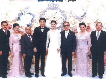 ฉลองสมรส : จรูญ อินทจาร อดีตประธานศาลรัฐธรรมนูญ เป็นประธานในงานฉลองมงคลสมรสระหว่าง นุชนารถ หิรัณยัษฐิติ บุตรี พล.อ.สมชาย-ดวงมาลย์ หิรัณยัษฐิติ กับ ไกร ไกรครุฑ บุตรี พรชัย-ณภัค ไกรครุฑรี โดยมี สุทธิเกียรติ จิราธิวัฒน์ มาร่วมอวยพร ที่ห้องเวิลด์บอลรูม โรงแรมเซ็นทาราแกรนด์ เซ็นทรัลเวิลด์