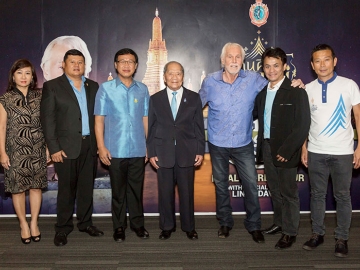 ธานินทร์ กรัยวิเชียร องคมนตรีและรองประธาน กก.มูลนิธิส่งเสริมศิลปาชีพฯ ประธานในพิธี พร้อมด้วย เคนนี่ 
โรเจอร์ส ศิลปินรุ่นใหญ่ระดับตำนานของโลก และ อารยา จิตตโรภาส ผู้บริหารศูนย์การค้าสยามพารากอน, สรยุทธ 
เพ็ชรตระกูล, ประยูร รัตนเสนีย์ ผู้ว่าฯ จ.พระนครศรีอยุธยา, ณฐนนท์ ดนัยพิริยะ ผอ.ฝ่ายออกอากาศและถ่ายทอดสด
กีฬา/กิจกรรมพิเศษ สถานีโทรทัศน์ไทยรัฐทีวี, วินิจ เลิศรัตนชัย ประธานเจ้าหน้าที่บริหาร บจ.เฟรชแอร์ เฟสติวัล