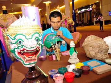 ส่วนหนึ่งของงานประมูลสร้างผลงานและกวาดรางวัลการประกวดในระดับนานาชาติ