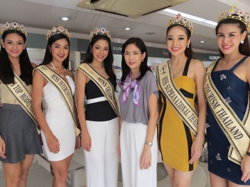 ขอบคุณโอซีซี : ธีรดา อำพันวงษ์ กก.ผจก. และ CEO บมจ.โอซีซี ต้อนรับ สุภาพร มะลิซ้อน Miss Grand Thailand 2016 พร้อมรองทั้ง 4 ในโอกาสเดินทางมาขอบคุณ บมจ.โอซีซี ที่ส่งเครื่องสำอาง COVERMARK (คัฟเวอร์มาร์ค) ดูแลความงามให้กับผู้เข้าประกวด ณ ศูนย์บริการความงาม ชั้น 1 อาคารโอซีซี