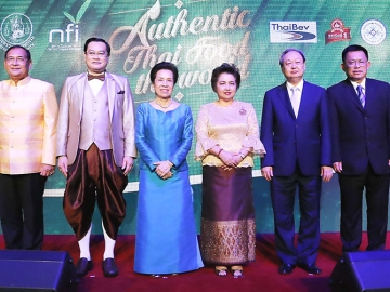 ส่งเสริมมาตรฐานอาหาร “รสไทยแท้” : อรรชกา สีบุญเรือง รมว.อุตสาหกรรม เป็นประธานงานกาลาดินเนอร์ “Authentic Thai Food for the World” จัดโดยสถาบันอาหาร กระทรวงอุตสาหกรรม โดยบริษัทไทยเบฟเวอเรจ จำกัด (มหาชน) เป็นผู้ให้การสนับสนุนหลักในการจัดงานครั้งนี้ มี คุณหญิงวรรณา สิริวัฒนภักดี, สนธิรัตน์ สนธิจิรวงศ์, สมชาย หาญหิรัญ, ยงวุฒิ เสาวพฤกษ์ และ พลเอกปฐมพงศ์ ประภมภัฏ มาร่วมงานด้วย ที่โรงแรมพลาซ่า แอทธินี