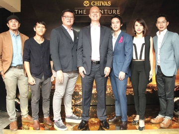 เปิดตัว : มร.เควนติน จ็อบ และ กฤษดา กมลวรินทร์ทิพย์ แห่งเพอร์นอต ริคาร์ด จัดงานแถลงข่าวโครงการระดับโลก The Venture ปี 3 จาก ชีวาส รีกัล เพื่อค้นหานักธุรกิจเพื่อสังคมชิงเงินรางวัลรวม 1 ล้านเหรียญสหรัฐฯ โดยมี พิธา ลิ้มเจริญรัตน์, สมศักดิ์ บุญคำ, อลิสา นภาทิวาอำนวย, ปีตาชัย เดชไกรศักดิ์ และ วรรณสิงห์ ประเสริฐกุล มาร่วมงานด้วยที่ The Hive Bangkok