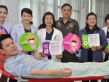 จัดเป็นครั้งที่ 33 : ทพญ.ลดาวดี สัมฤทธิวญิชชา รอง ผอ.
โรงพยาบาลยันฮี และ กรรณิการ์ สังข์ประสิทธิ์ ผอ.สำนักงาน
เขตบางพลัด พร้อมด้วยตำรวจในท้องที่ บก.น.7 และประชาชน ร่วมใจกันบริจาคโลหิตเพื่อถวายเป็นพระราชกุศลฯ ที่ โรงพยาบาลยันฮี