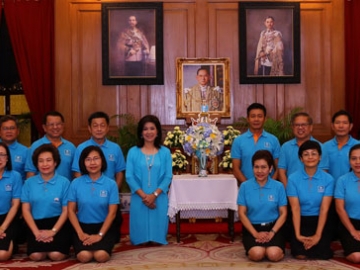 สำนึกในพระมหากรุณาธิคุณ : นุสรา(อัสสกุล) บัญญัติปิยพจน์ กรรมการผู้จัดการ 
บริษัท ไทยสมุทรประกันชีวิต จำกัด (มหาชน)นำคณะผู้บริหาร ร่วมลงนามถวาย
พระพรพระบาทสมเด็จพระเจ้าอยู่หัว พร้อมนำแจกันดอกไม้ทูลเกล้าฯ ถวาย
เพื่อแสดงความจงรักภักดี ณ ศาลาสหทัยสมาคม ในพระบรมมหาราชวัง