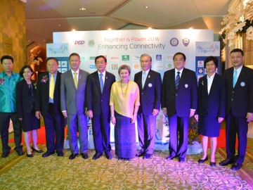 ธุรกิจการค้า : อภิรดี ตันตราภรณ์ รัฐมนตรีว่าการกระทรวงพาณิชย์ เป็นประธานในงาน “Together is Power 2016 : Enhancing Connectivity” ณ ห้องนภาลัยบอลรูม โรงแรมดุสิตธานี กรุงเทพฯ โดยมี อิสระ ว่องกุศลกิจ 
ประธานกรรมการหอการค้าไทยและสภาหอการค้าแห่งประเทศไทย และ ผ่องพรรณ เจียรวิริยะพันธ์ อธิบดีกรมพัฒนาธุรกิจการค้า ต้อนรับ