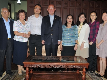 พระจันทร์ดวงเดียวกัน : ไกรสร จันสิริ ประธานกรรมการบริหารมูลนิธิไทย-จีน เพื่อการศึกษาและวัฒนธรรม และ MRS.ZHENG KUI รองผอ.วิทยุกระจายเสียง
ประชาชนกวางสี ร่วมงาน “ด้วยรักและผูกพันใต้พระจันทร์ดวงเดียวกัน” เนื่องในกิจกรรมเทศกาลวันไหว้พระจันทร์ เพื่อมิตรภาพไทย-จีน ปี 2016 
ที่โรงเรียนสีตบุตรบำรุง กรุงเทพฯ