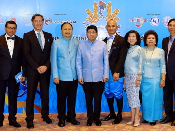 มหกรรมผ้าไหมไทย : ดร.วิษณุ เครืองาม รองนายกรัฐมนตรี เป็นประธานเปิดงาน
มหกรรมผ้าไหมไทยร่วมเทิดไท้องค์ราชินี ครั้งที่ 9 โดยมี วิษณุ เจริญศิลป์, 
สุพัตรา จิราธิวัฒน์, ดร.ฉวีรัตน์ เกษตรสุนทร, เหวียน เติ๊ต ถั่ญ, เอนโน่ 
โดรเฟนิก, อับเดลอิลาห์ เอล ฮุสนี เข้าร่วมงาน ณ โรงแรมเซ็นทาราแกรนด์และ
บางกอกคอนเวนชั่นเซ็นเตอร์ เซ็นทรัลเวิลด์