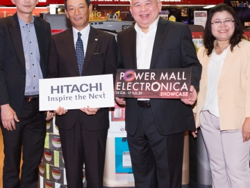 “Japan origin” : มร.มาซาฮิโร่ ซาคาตะ กก.ผจก.บจก.ฮิตาชิเซลส์ (ประเทศไทย) ร่วมยินดีกับ จักรกฤษณ์ กีรติโชคชัยกุล ผอ.ใหญ่อาวุโสฯ บจก.เดอะมอลล์กรุ๊ป ในการเปิดตัวโซนฮิตาชิ ที่ พาวเวอร์มอลล์ชั้น 4 ศูนย์การค้าสยามพารากอน