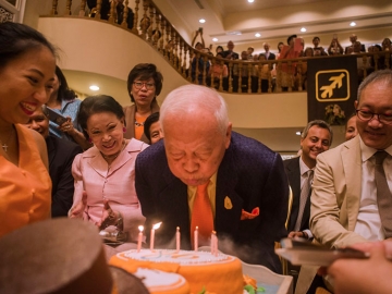 ฉลองวันคล้ายวันเกิดครบรอบ 96 ปี ฯพณฯ พล.อ.เปรม ติณสูลานนท์ ประธานองคมนตรีและรัฐบุรุษ อย่างอบอุ่น