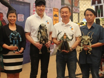 ถึง 18 ก.ย. : จรัญ ผู้พัฒน์ รอง กก.ผจก.สำนักสื่อสารการตลาดฯบจก.ซีคอน บางแค เปิดงาน “Alien & Monster” รวมวายร้ายและโมเดลเท่าตัวจริงหาดูยากจากพิพิธภัณฑ์แบทแคท มิวเซียมฯ ให้ชมอย่างใกล้ชิด ที่ ศูนย์สรรพสินค้าซีคอน บางแค