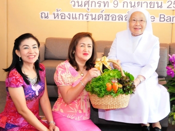 สมาคมศิษย์วจนคาม-เซนต์ปอลคอนแวนต์ นำโดย จรรยา 
รวิรุจิพันธุ์ นายกสมาคมศิษย์วจนคามฯ และสมาชิก