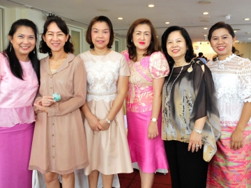 ศิริมา กิตติพงษ์วิเศษ, เดือนเพ็ญ หอมนิยม, ศิริวรรณ พรรณเวที, จรรยา รวิรุจิพันธุ์, ศันสนีย์ พานารถ และ อัญชนา เผือกวัฒนะ