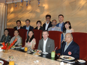 ต้อนรับ : นายสินธุ พูนศิริวงศ์ นายกสมาคมกีฬาบิลเลียดแห่งประเทศไทย เป็นประธานในการเลี้ยงต้อนรับคณะกรรมการบริหารสมคมสนุกเกอร์โลก และบอร์ดบริหารเอเชีย ในระหว่างแข่งขันสนุกเกอร์แสงโสม 6 แดงโลก ที่ ห้องลอร์ดจิม โรงแรมโอเรียนเต็ล